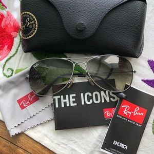 Ray-Ban Aviator Sunglasses W/ Case and Papers EUC
